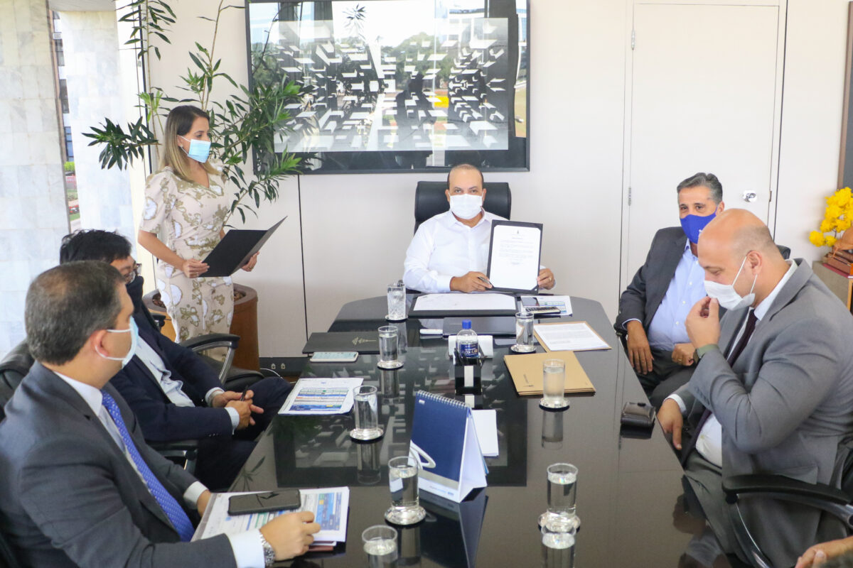 Três hospitais de campanha em 20 dias