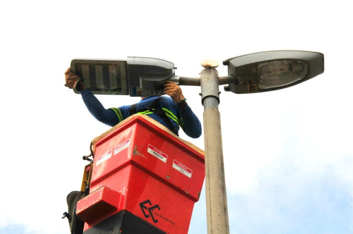 Mais iluminação de LED, chega em Samambaia