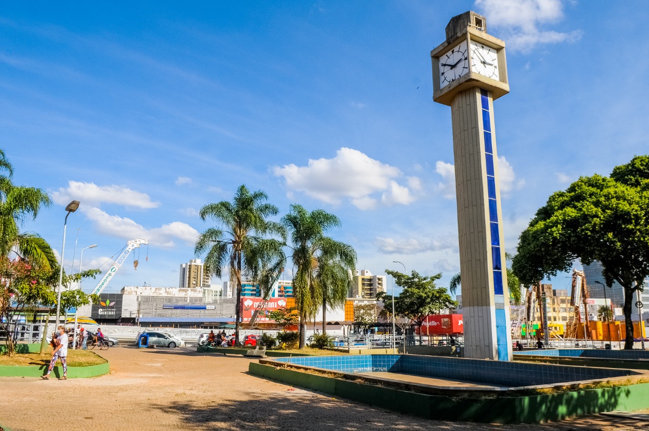 Alunos de farmácia prestam serviços de orientação farmacêutica gratuita na Praça do Relógio, em Taguatinga