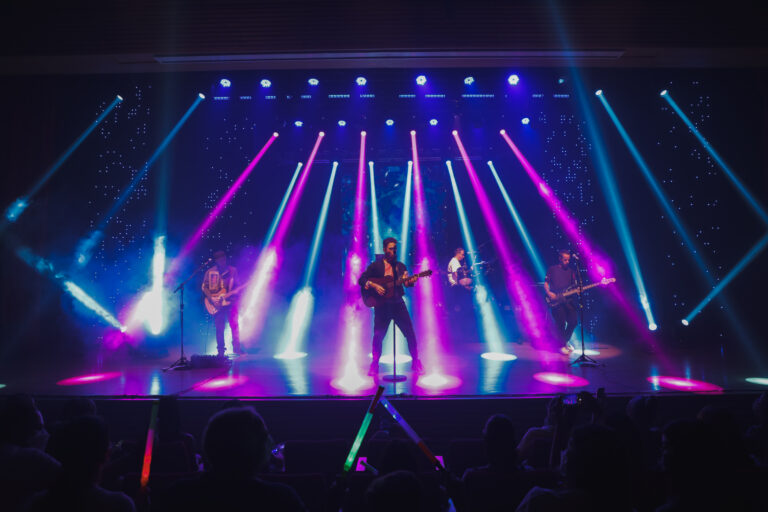 Centro de Convenções Ulysses Guimarães recebe três diferentes musicais neste sábado (25)