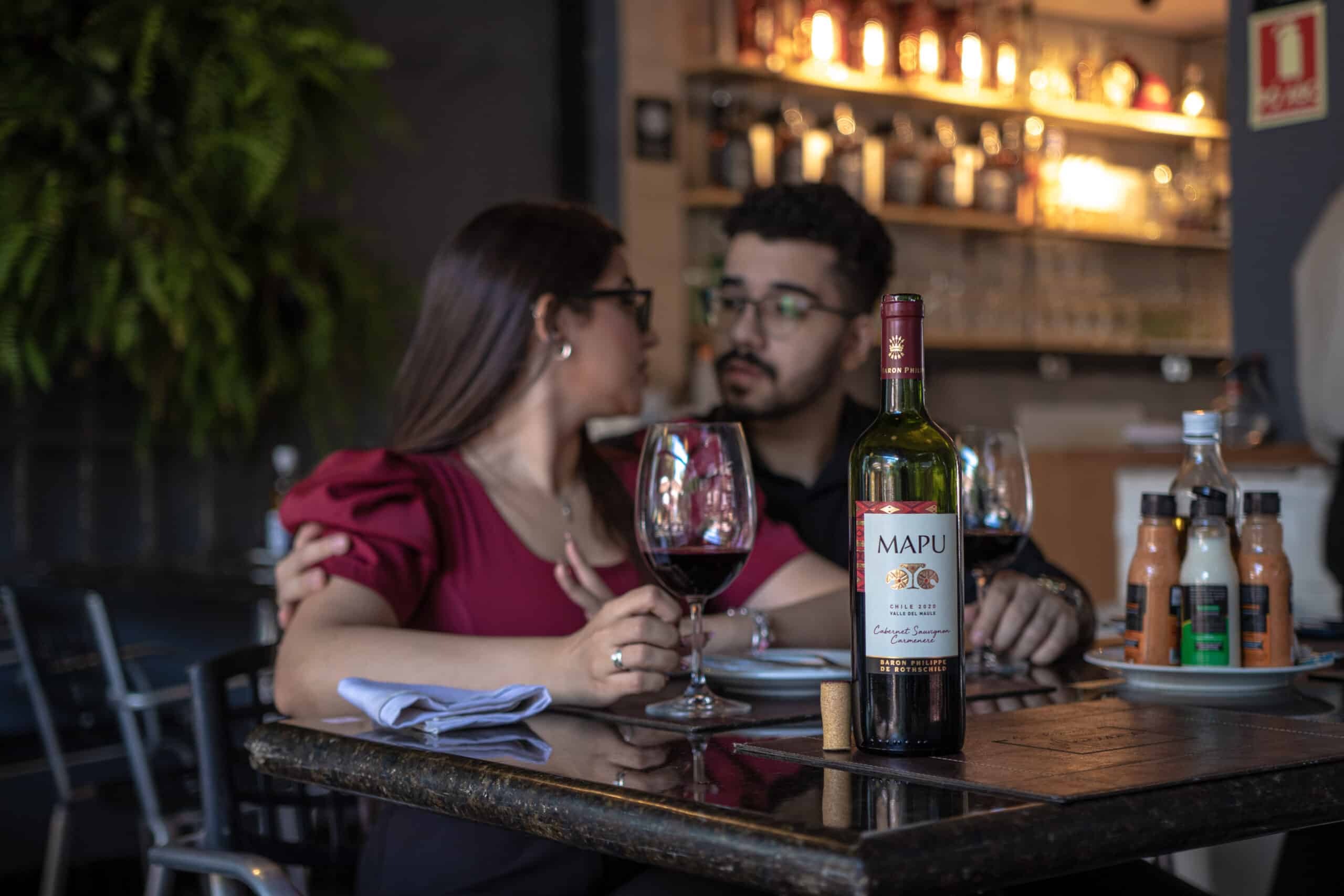 Mercearia Bar & Restaurante aposta em rodízio de vinhos, música ao vivo e sobremesa afrodisíaca para encantar os casais brasilienses