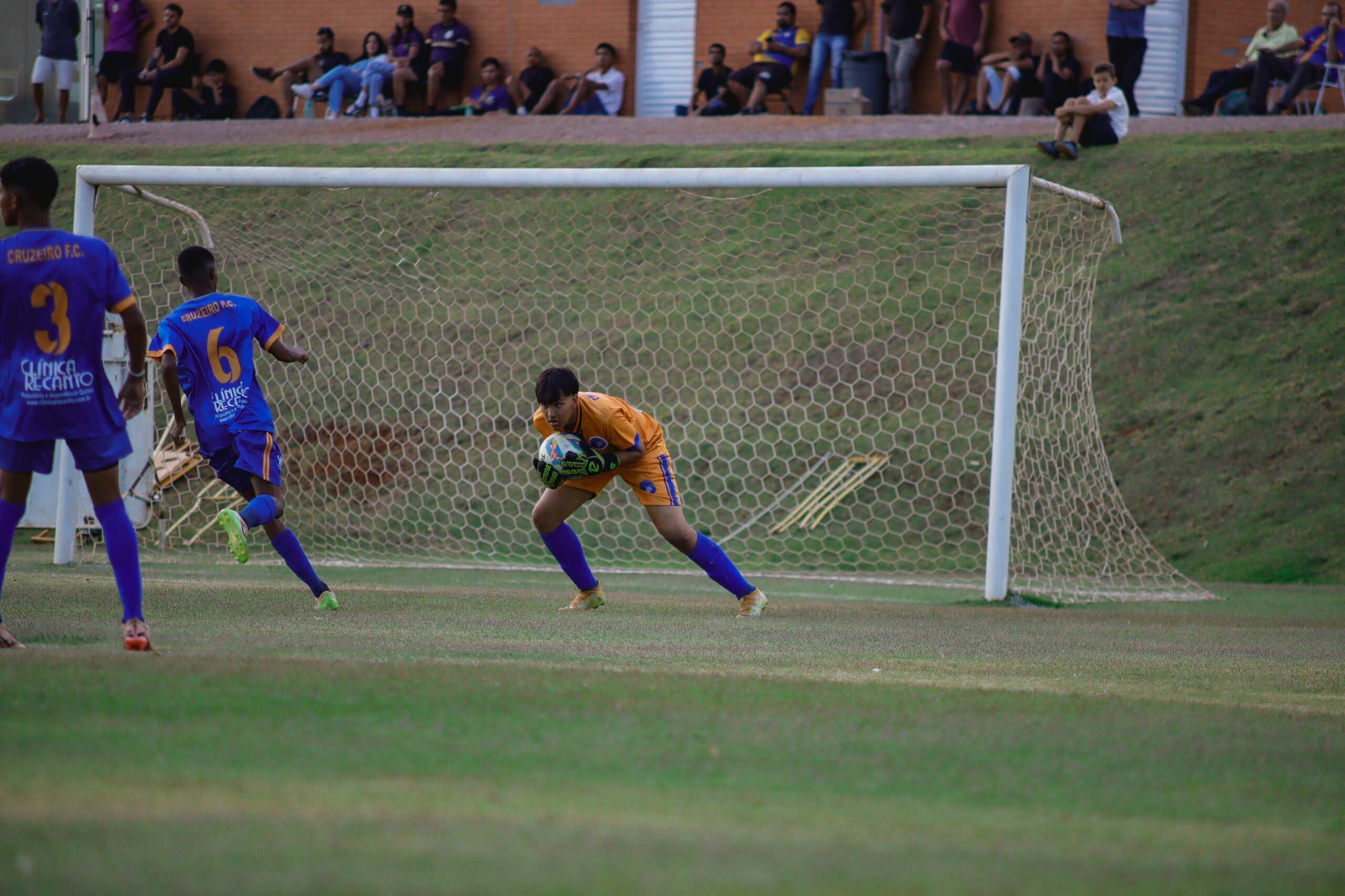 Cruzeiro Futebol Clube: Um Projeto de Formação e Inclusão no Esporte de Brasília Cruzeiro Futebol Clube: Um Projeto de Formação e Inclusão no Esporte de Brasília