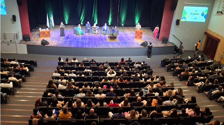Cerimônia de comemoração do Dia do Ouvidor reúne servidores do GDF em evento de reconhecimento Cerimônia de comemoração do Dia do Ouvidor reúne servidores do GDF em evento de reconhecimento