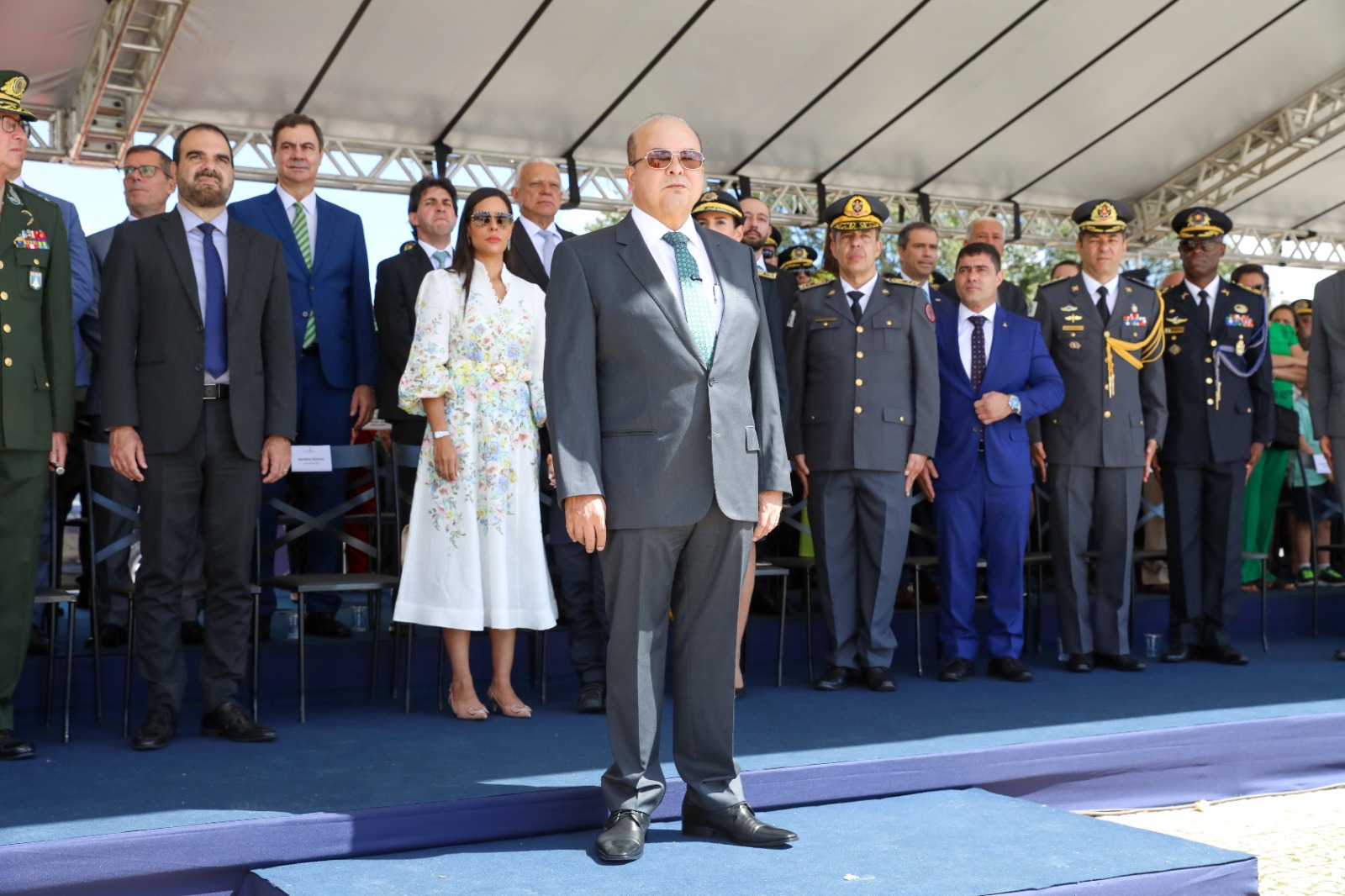 Troca da Bandeira atrai brasilienses e turistas em celebração aos 65 anos de Brasília Troca da Bandeira atrai brasilienses e turistas em celebração aos 65 anos de Brasília