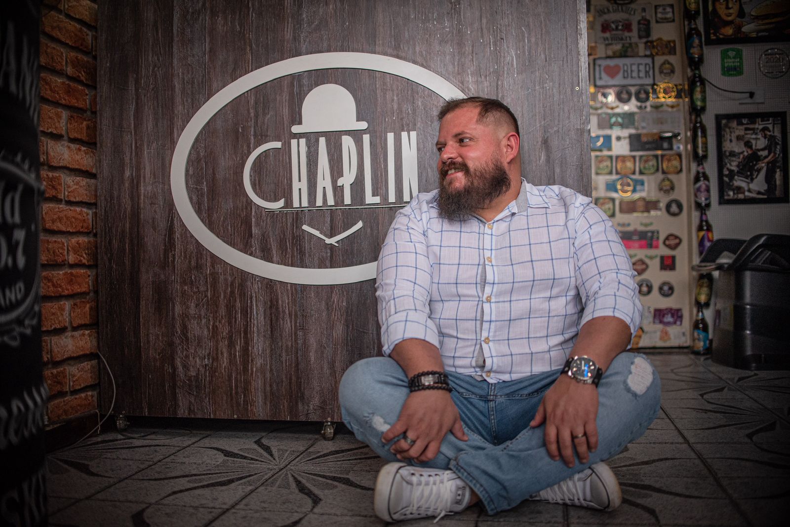 Jony Rebouças transforma Chaplin Barbershop em referência de estilo em Brasília Jony Rebouças transforma Chaplin Barbershop em referência de estilo em Brasília