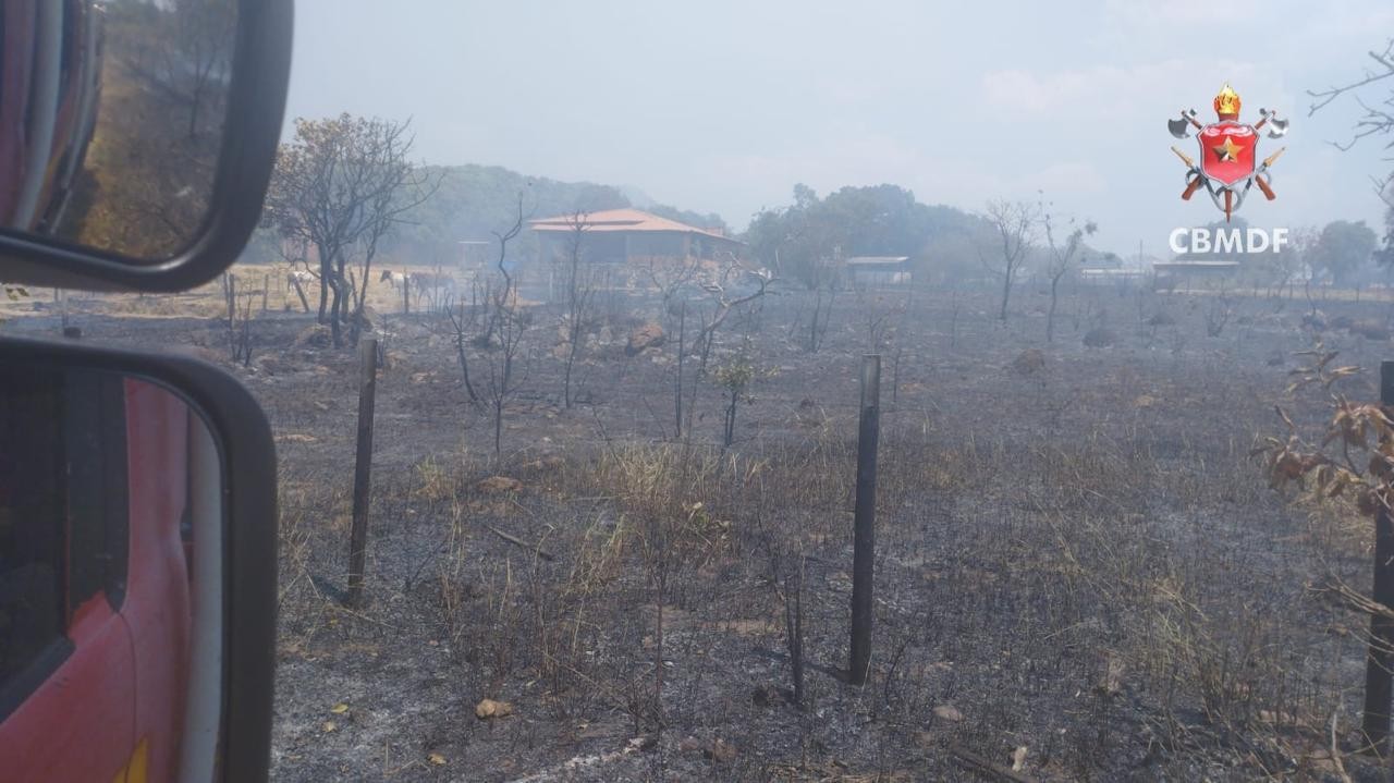 Incêndio atinge área de Cerrado no Lago Oeste, no DF Incêndio atinge área de Cerrado no Lago Oeste, no DF