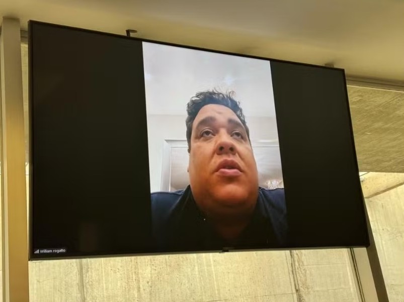 ‘Rei do Rebaixamento’, apontado como chefe de manipulação de jogos e apostas, é extraditado de Dubai e ficará preso em Brasília ‘Rei do Rebaixamento’, apontado como chefe de manipulação de jogos e apostas, é extraditado de Dubai e ficará preso em Brasília