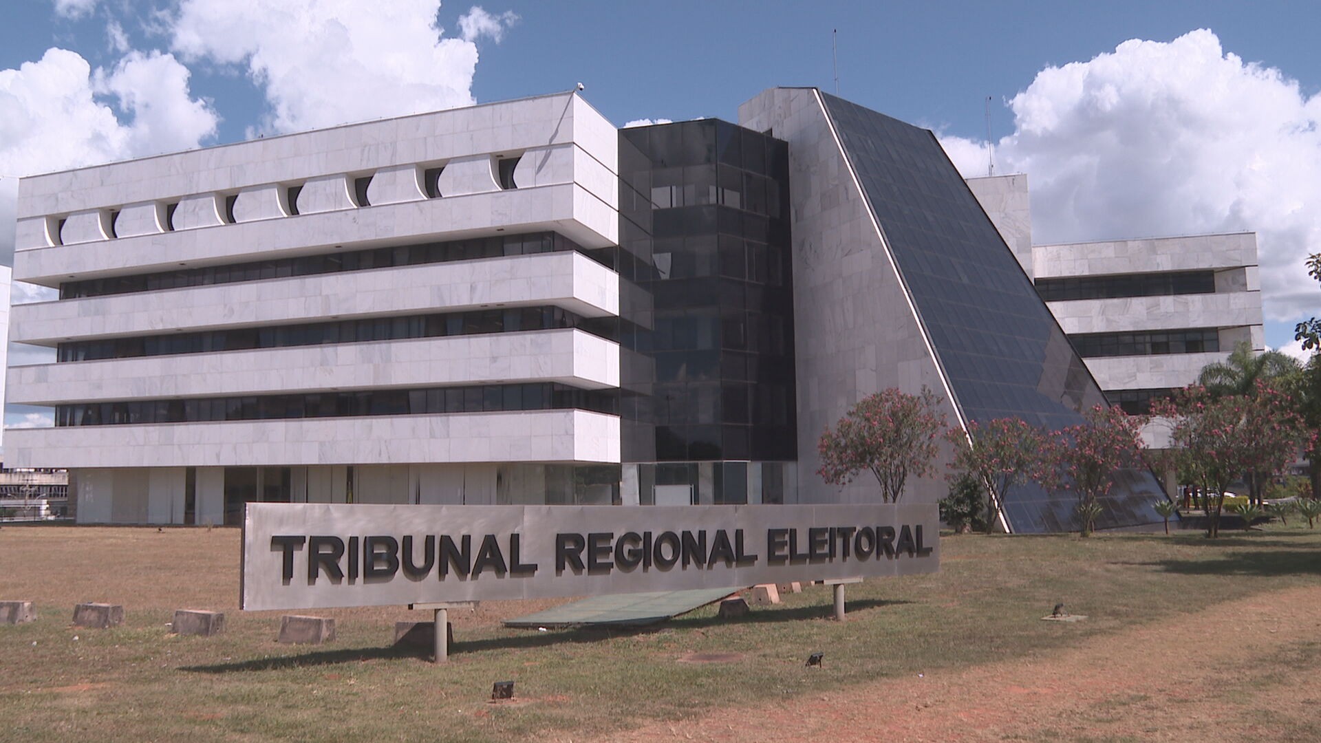 TRE do DF inaugura espaço para atender eleitores de 14 zonas; veja como vai funcionar TRE do DF inaugura espaço para atender eleitores de 14 zonas; veja como vai funcionar