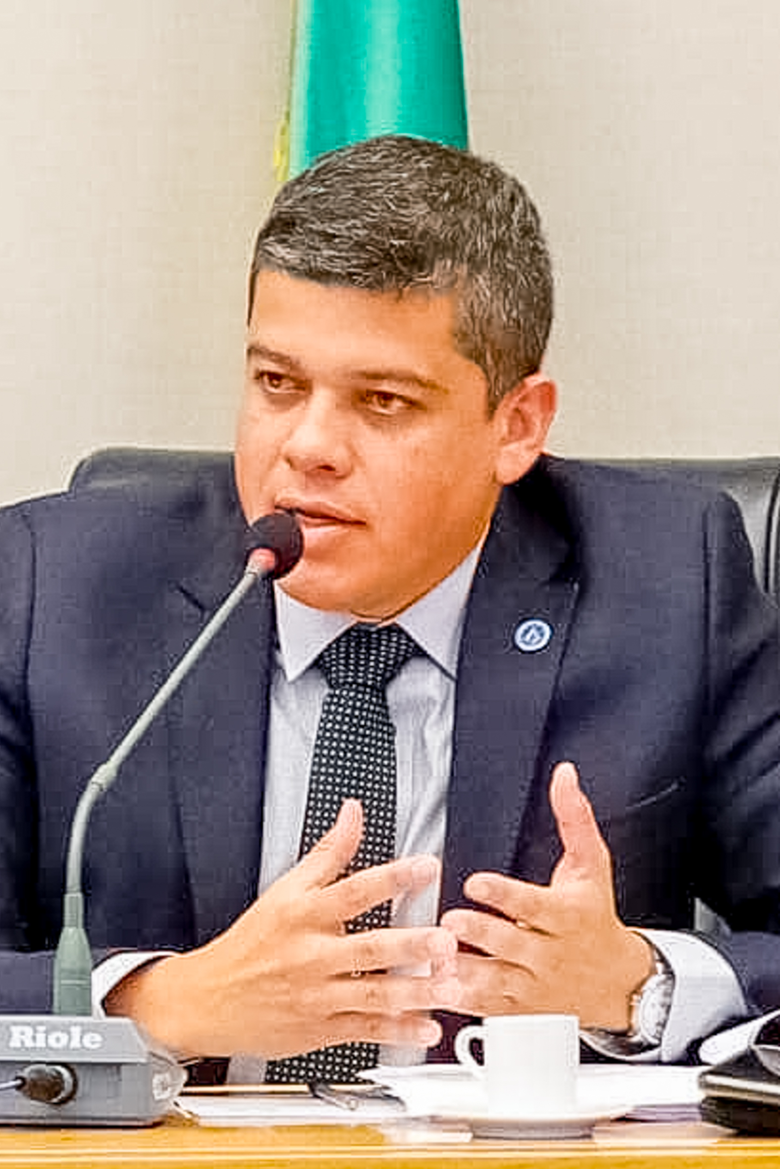 CLDF: corregedor quer arquivar suspensão de Daniel Donizet; procurador vê quebra de decoro de deputada que o denunciou CLDF: corregedor quer arquivar suspensão de Daniel Donizet; procurador vê quebra de decoro de deputada que o denunciou