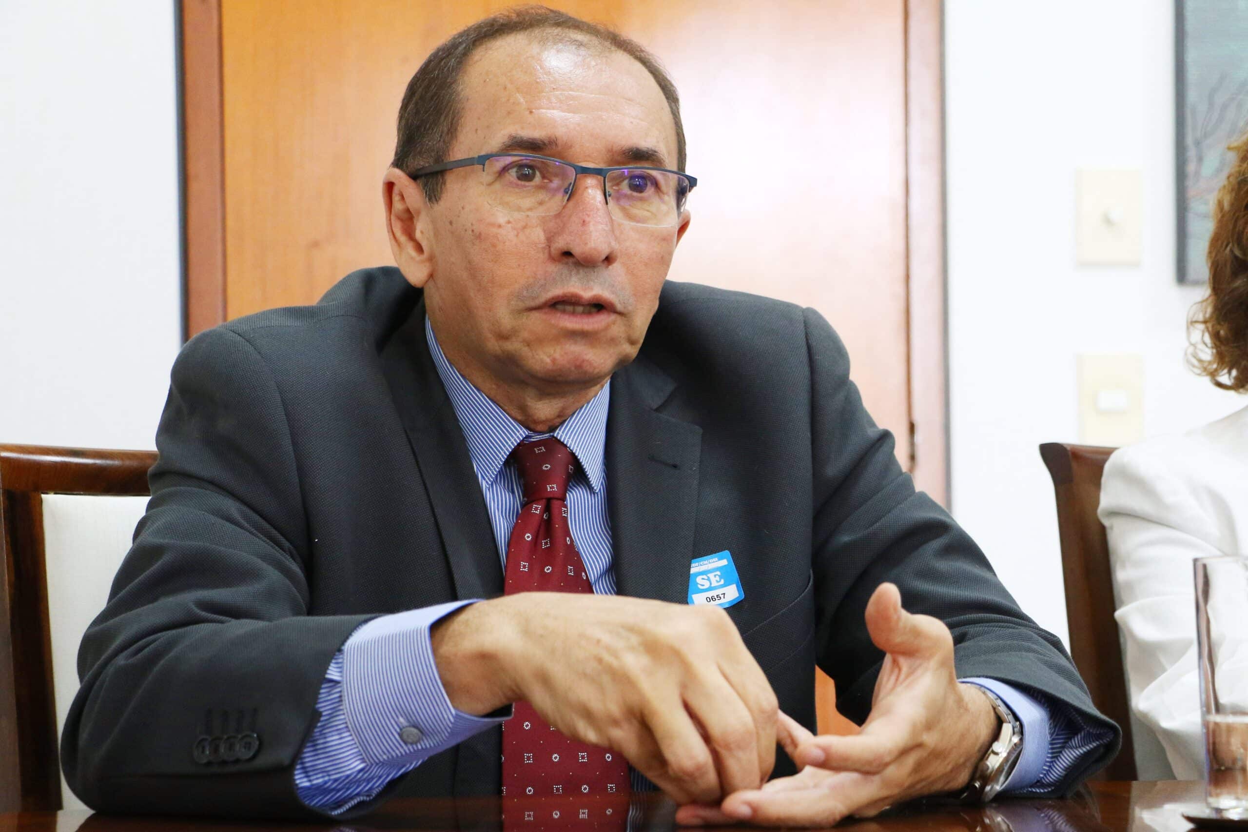 Governo do DF cria dia em memória às ‘vítimas do comunismo’, e secretário deixa o cargo; ‘problema dele’, diz Ibaneis Governo do DF cria dia em memória às ‘vítimas do comunismo’, e secretário deixa o cargo; ‘problema dele’, diz Ibaneis