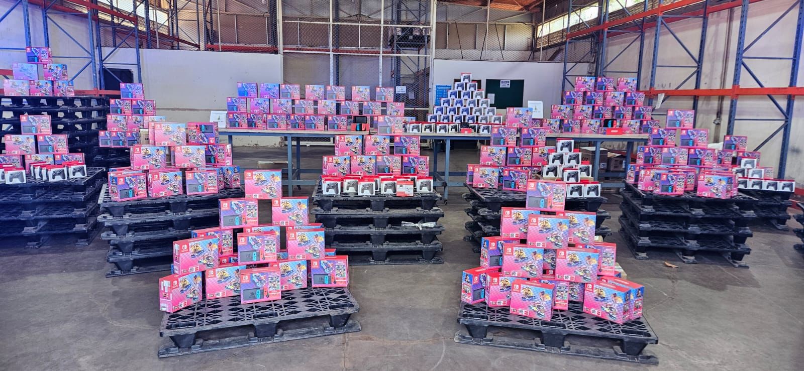 Fiscais apreendem R$ 480 mil em videogames sem nota fiscal no Aeroporto de Brasília Fiscais apreendem R$ 480 mil em videogames sem nota fiscal no Aeroporto de Brasília