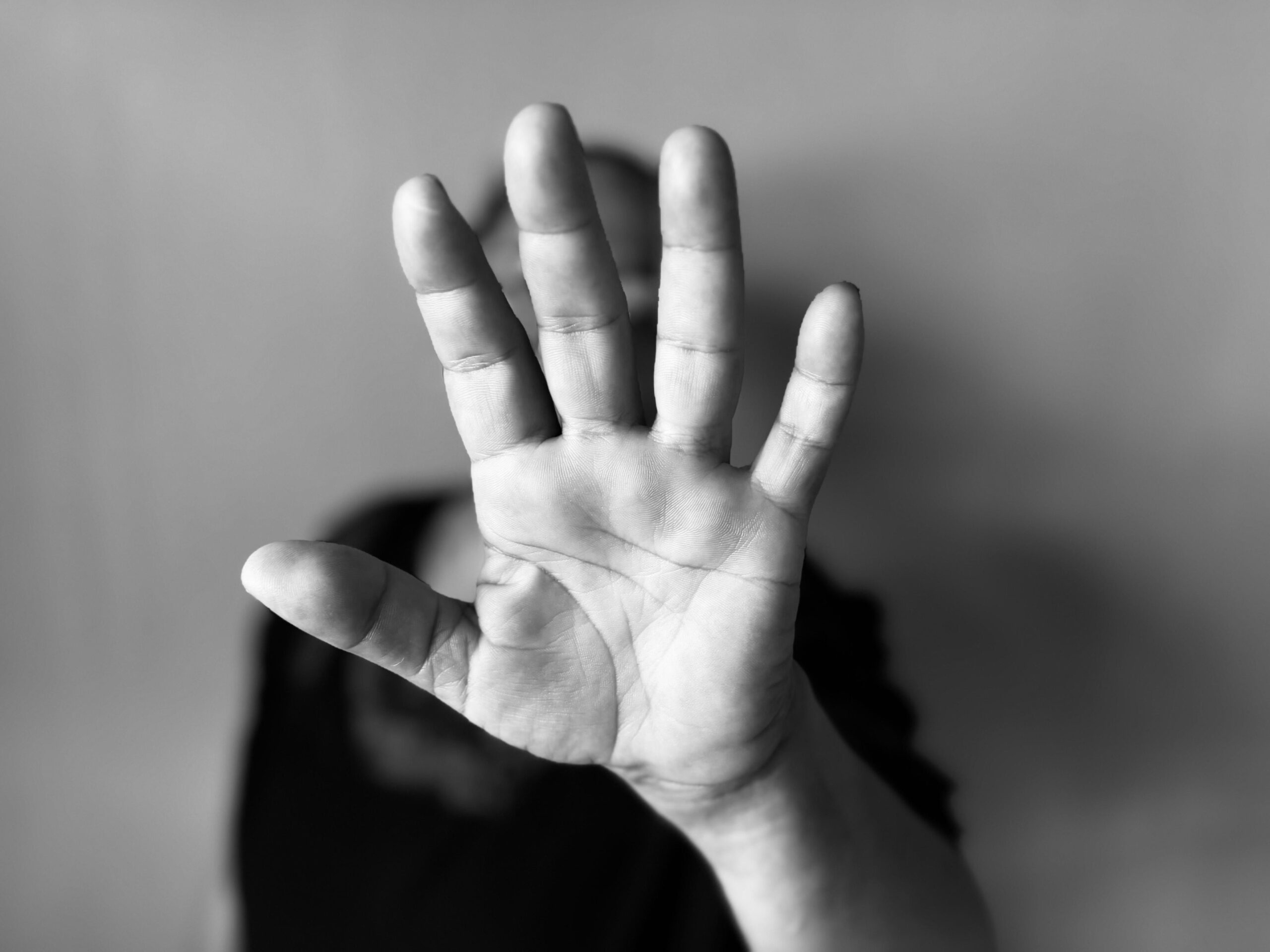 Mata-leão: mulher reage a agressão, desarma e mata ex-companheiro com golpe no DF Mata-leão: mulher reage a agressão, desarma e mata ex-companheiro com golpe no DF