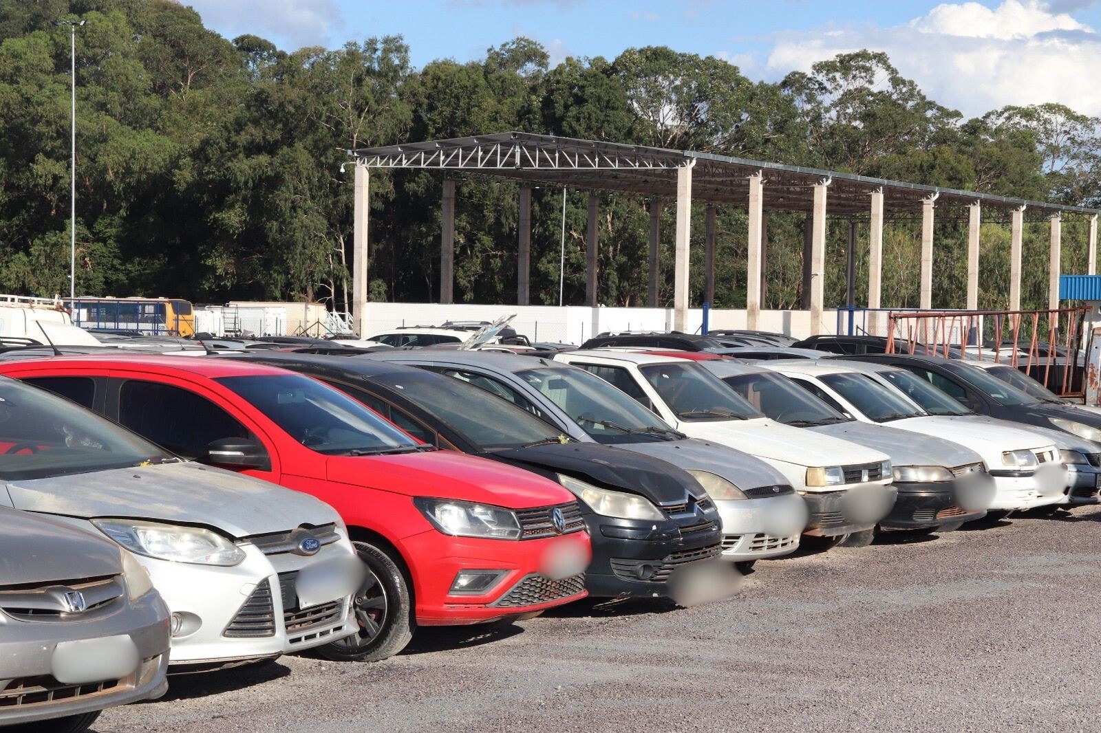 Detran do DF faz leilão com 485 veículos recolhidos ao depósito; lances começam em R$ 400 Detran do DF faz leilão com 485 veículos recolhidos ao depósito; lances começam em R$ 400