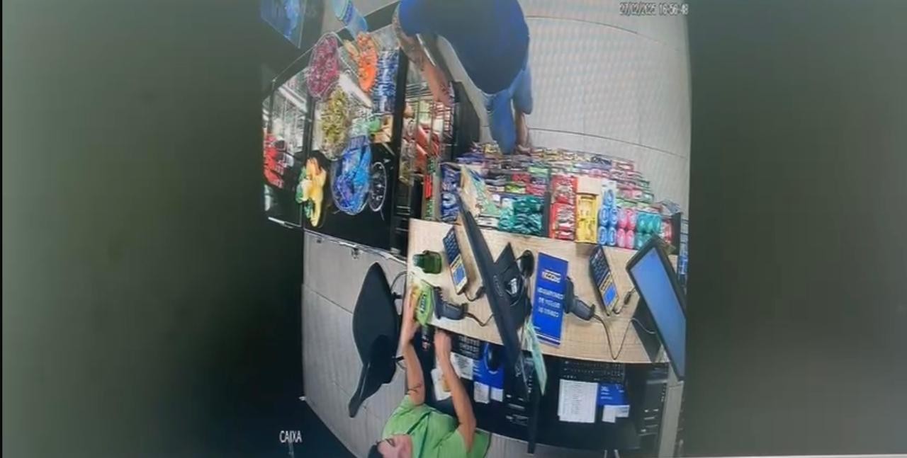 Grupo criminoso que clonava cartões para comprar bebidas e Iphone é preso no DF Grupo criminoso que clonava cartões para comprar bebidas e Iphone é preso no DF